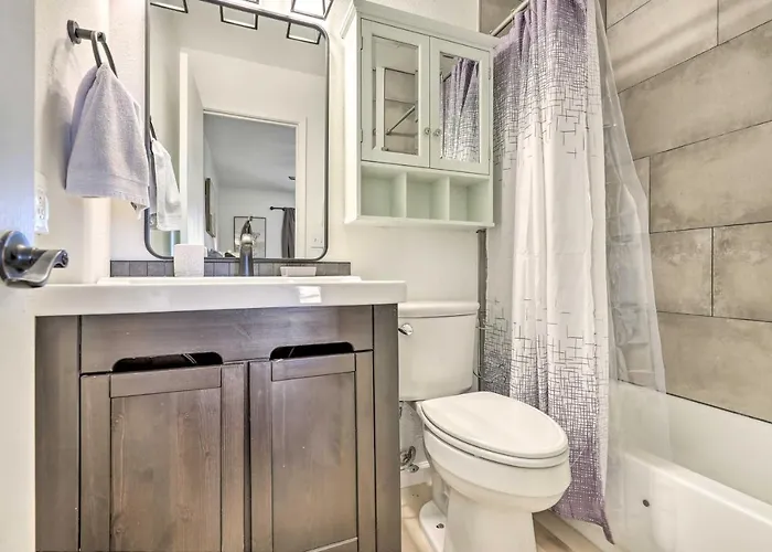 Holiday home 1 Mi To Dtwn Chandler: Townhome W/ Community Pool Chandler