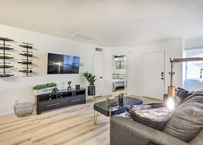 Holiday home 1 Mi To Dtwn Chandler: Townhome W/ Community Pool