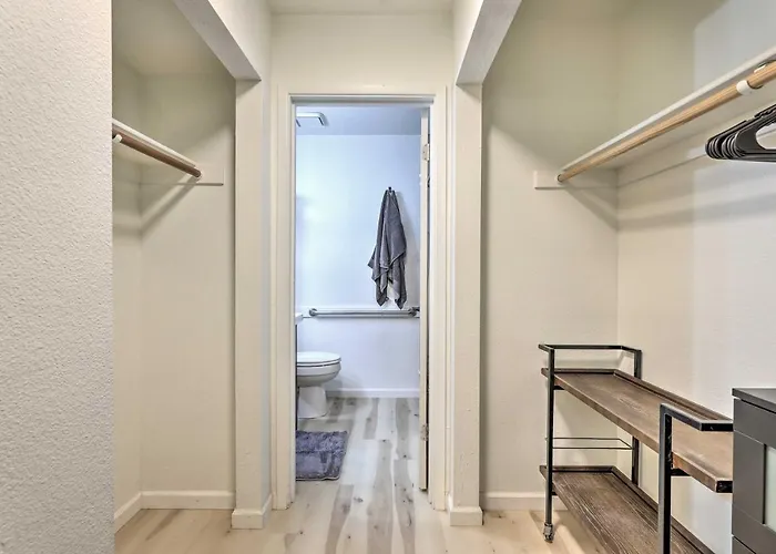 Holiday home 1 Mi To Dtwn Chandler: Townhome W/ Community Pool *