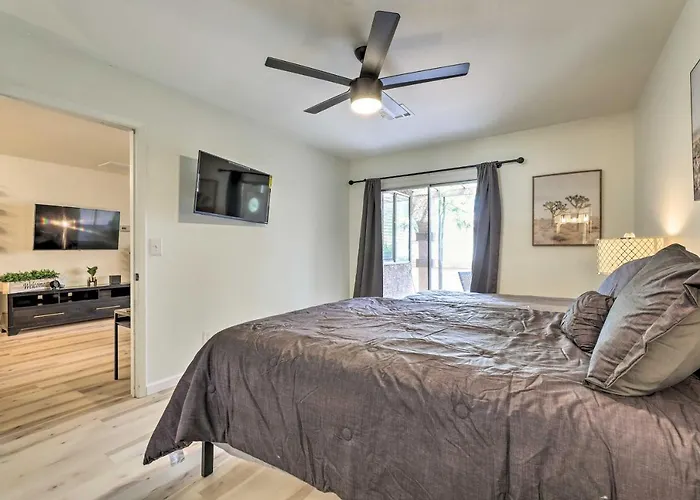 Holiday home 1 Mi To Dtwn Chandler: Townhome W/ Community Pool Chandler