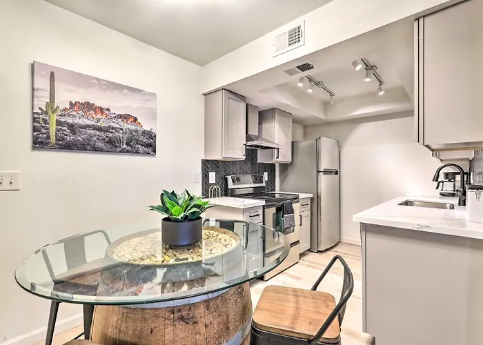 Holiday home 1 Mi To Dtwn Chandler: Townhome W/ Community Pool