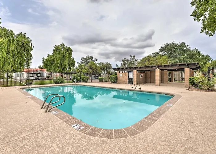 1 Mi To Dtwn Chandler: Townhome W/ Community Pool Holiday home